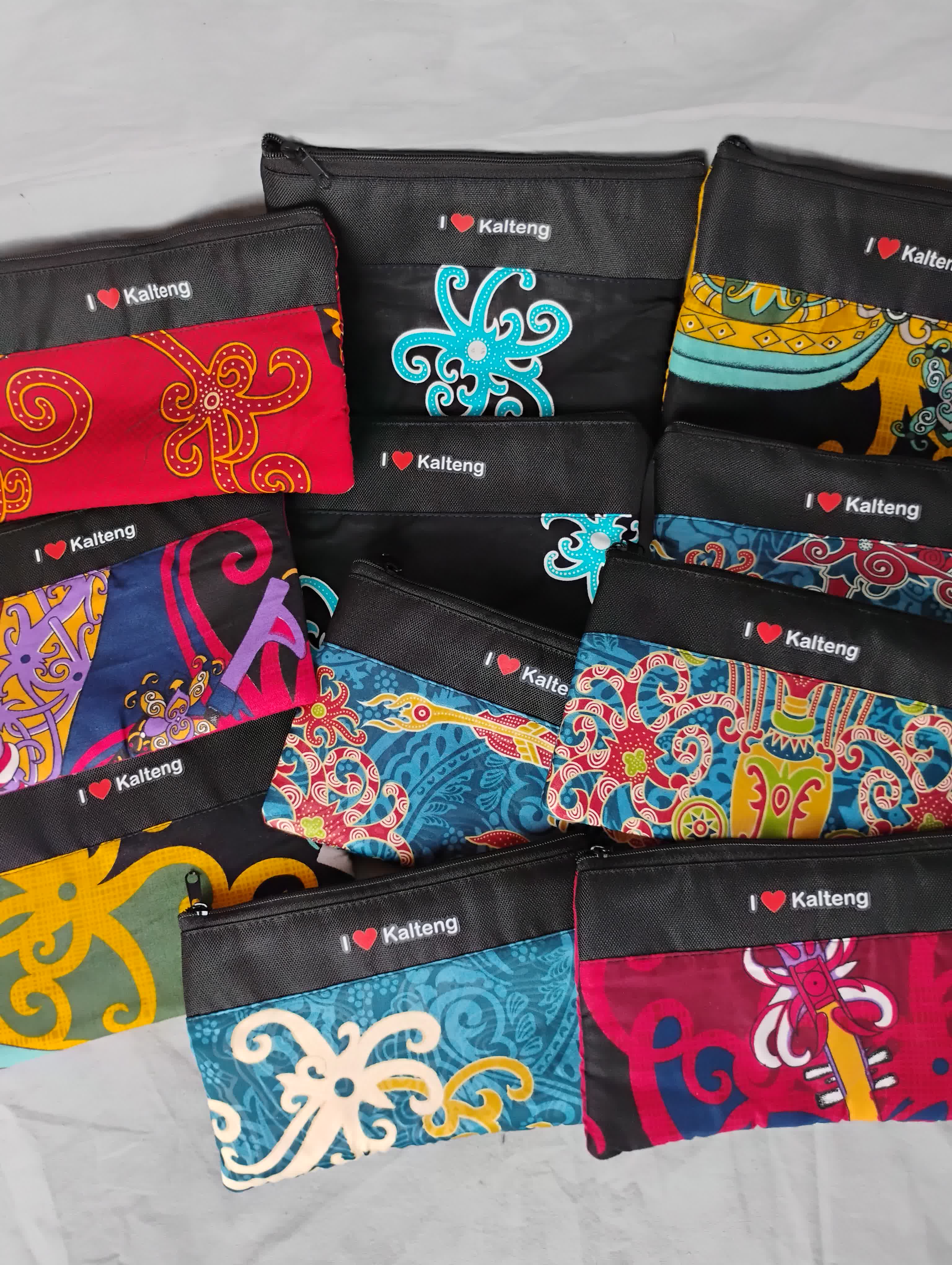 Pouch batik kalteng sablon I love kalteng
